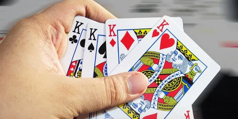 Tứ Quý Có Chặt Được 3 Đôi Thông Không? - Giải Đáp Thắc Mắc 2 giai-dap